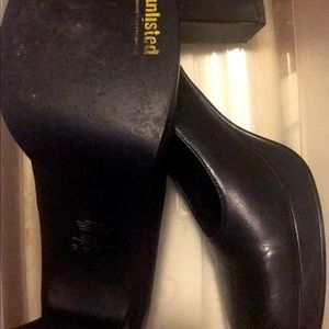 Black leather heels EUC